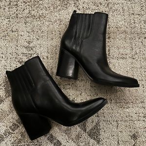Marc Fisher Black Leather Bootie EXCELLENT CONDITION Size 7M